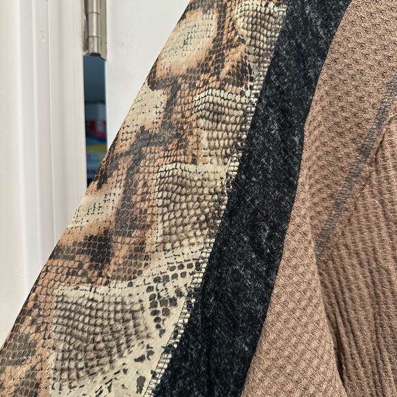 Allie Rae Women’s Peasant Blouse Snakeskin animal print Sleeve, Side Tie - Picture 2 of 5